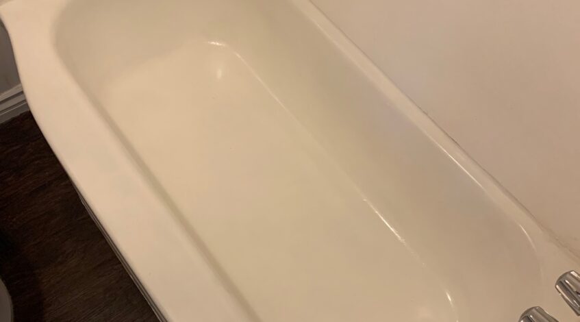 Reglazing a bathtub